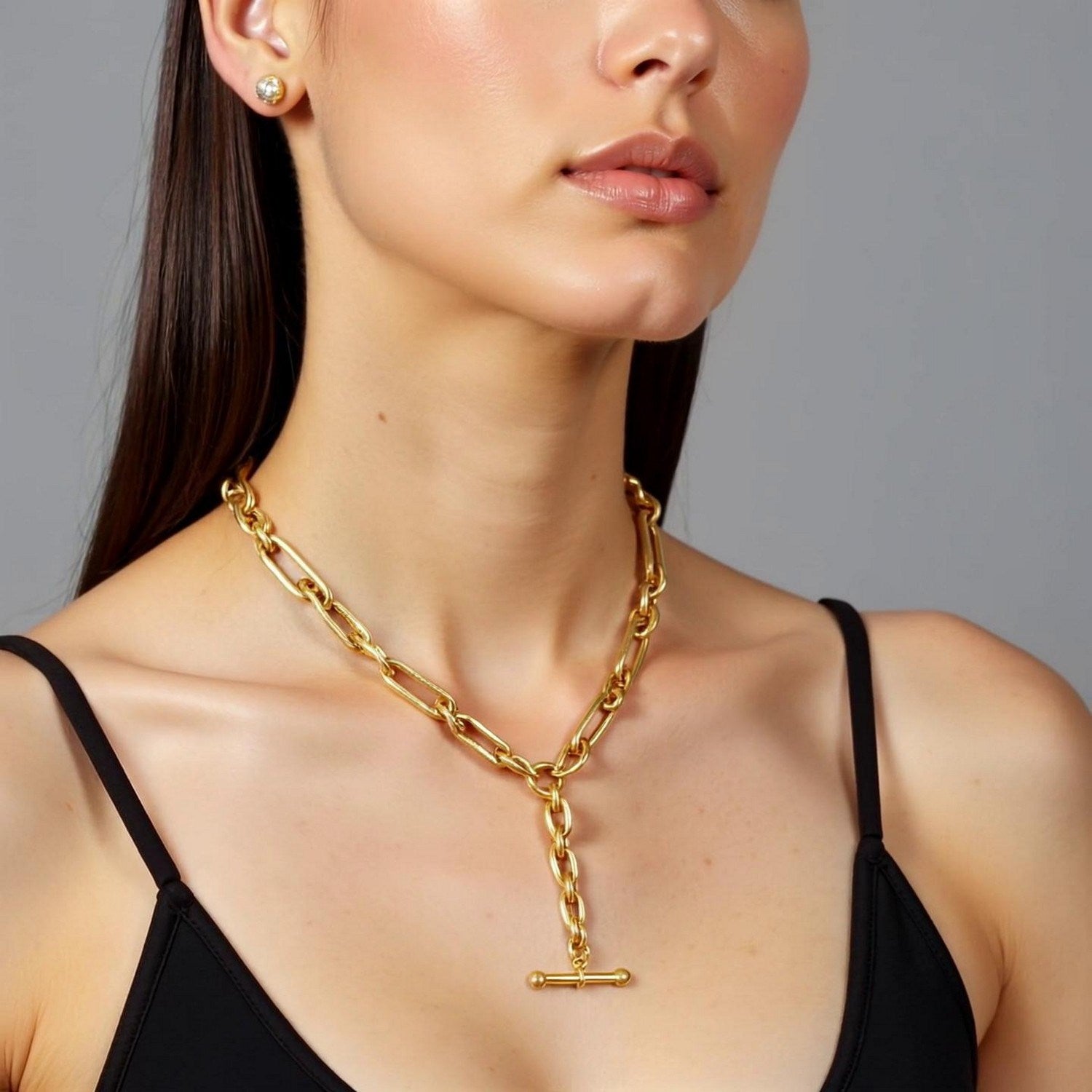 14k yellow gold toggle necklace featuring an alternating chain design for a modern, elegant look.