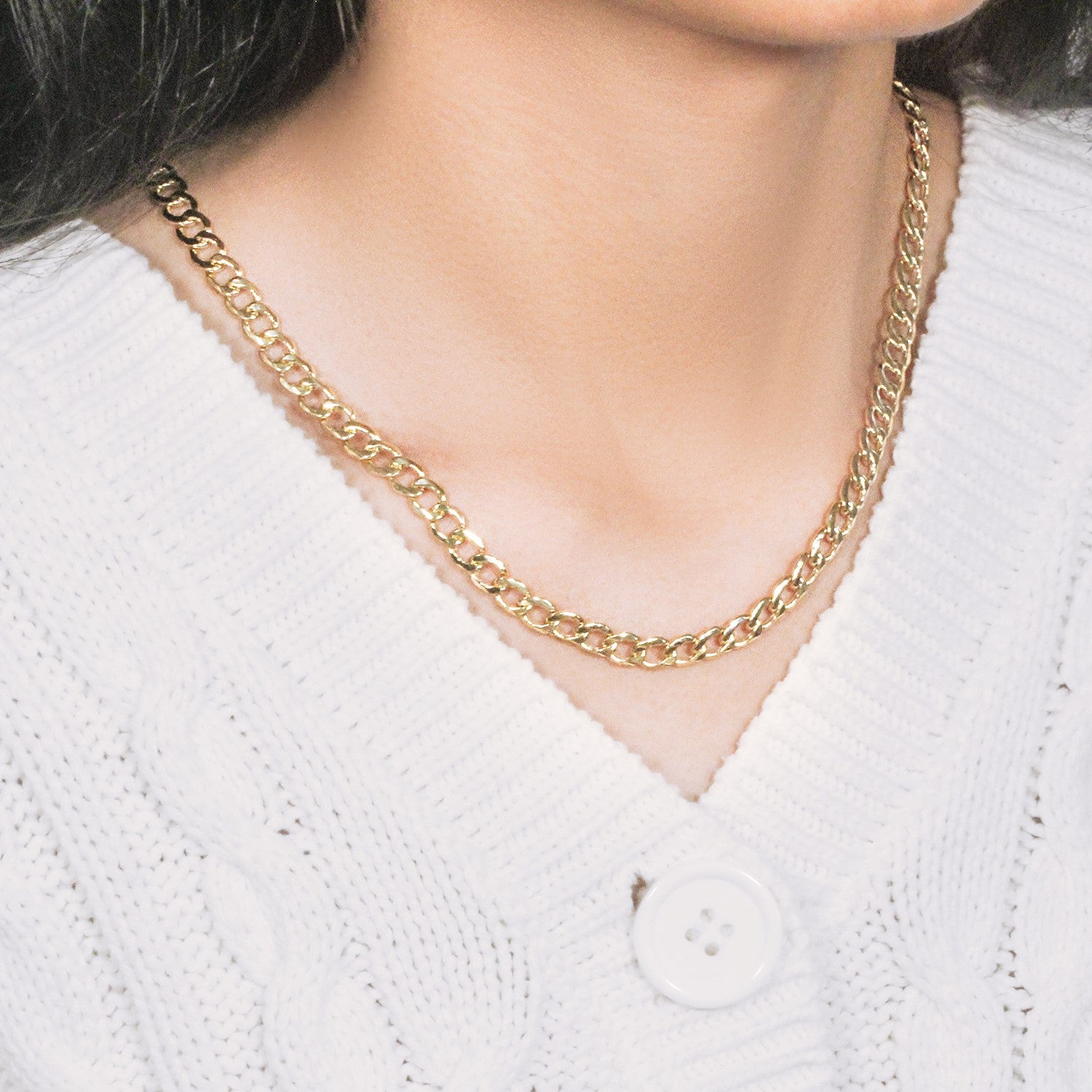 Elegant 10k yellow gold curb chain, 6.20 mm links, crafted from luxurious 14k gold for timeless sophistication.