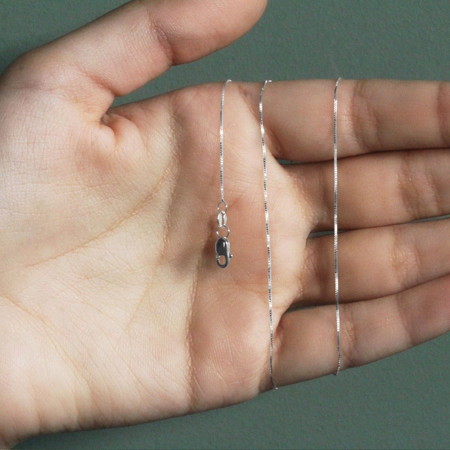 14k white gold classic box chain (0.45 mm) featuring a sleek, timeless design for elegant layering or solo wear.