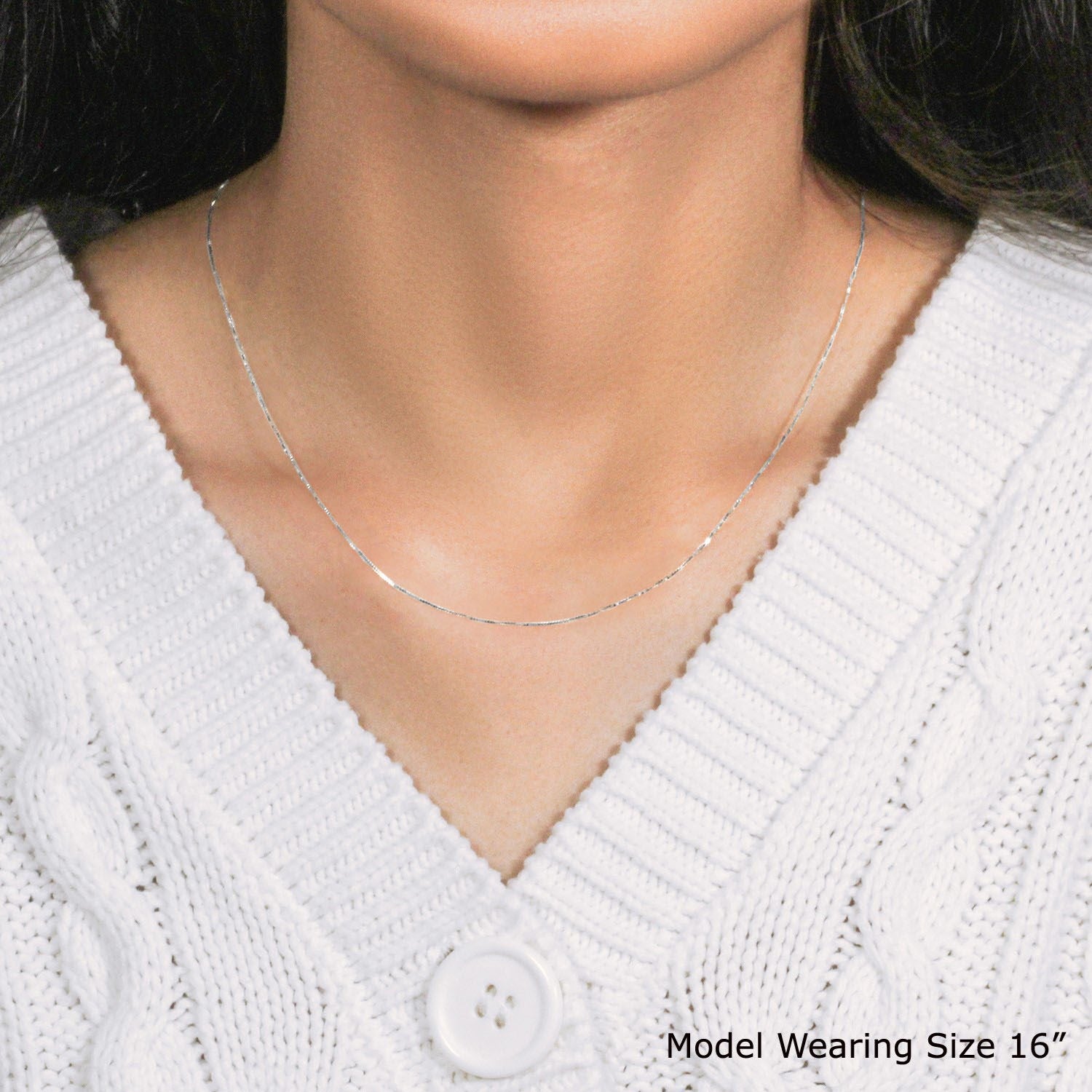14k white gold classic box chain, 0.45 mm, featuring a sleek design for timeless elegance and versatility.