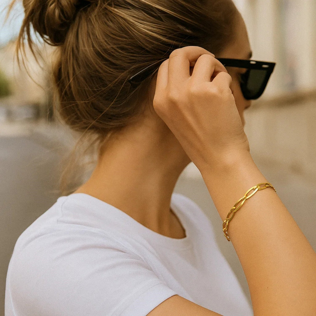 14k yellow gold classic oval link bracelet showcasing elegant craftsmanship and timeless design.