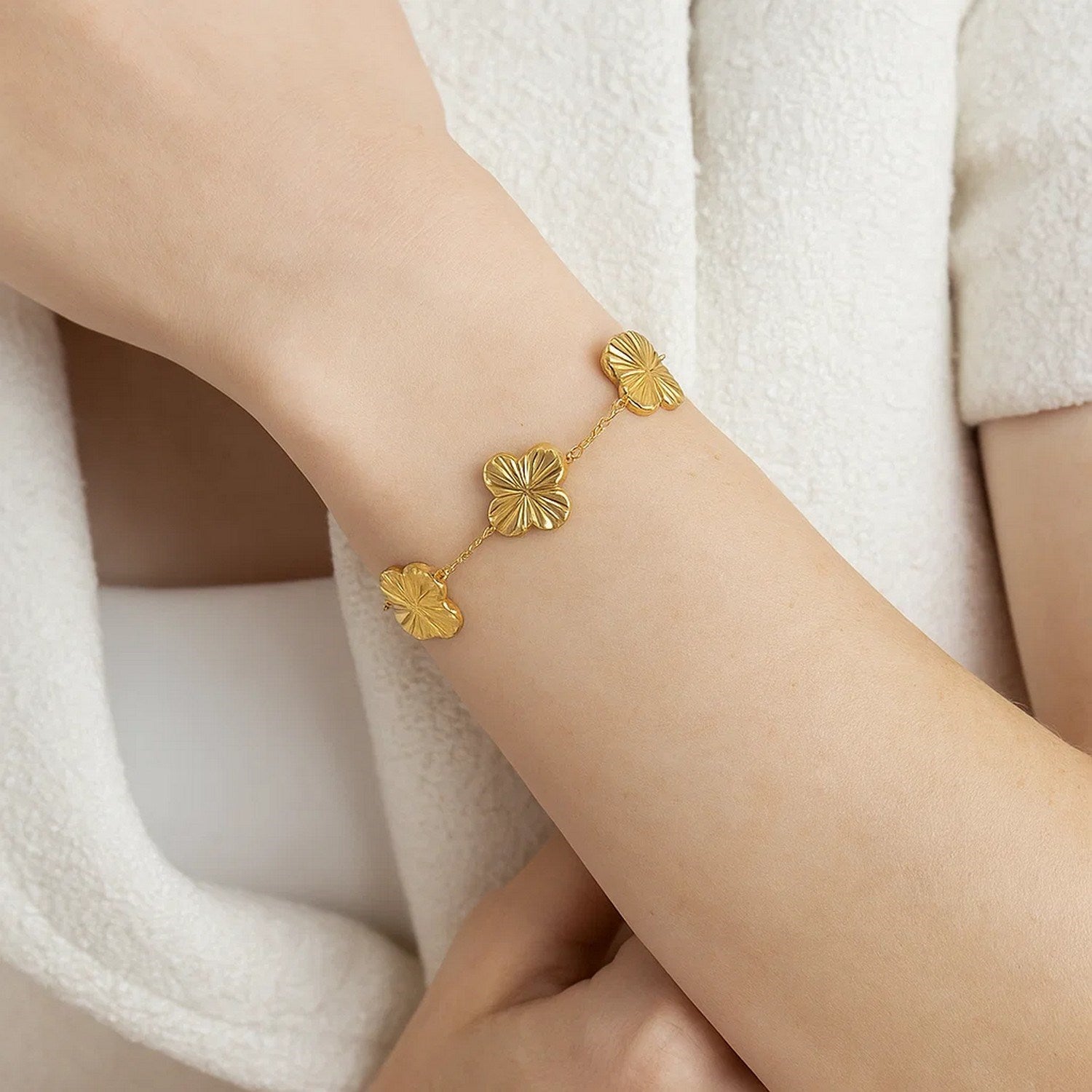 14k yellow gold contemporary clover bracelet featuring a luxurious design and elegant charm.