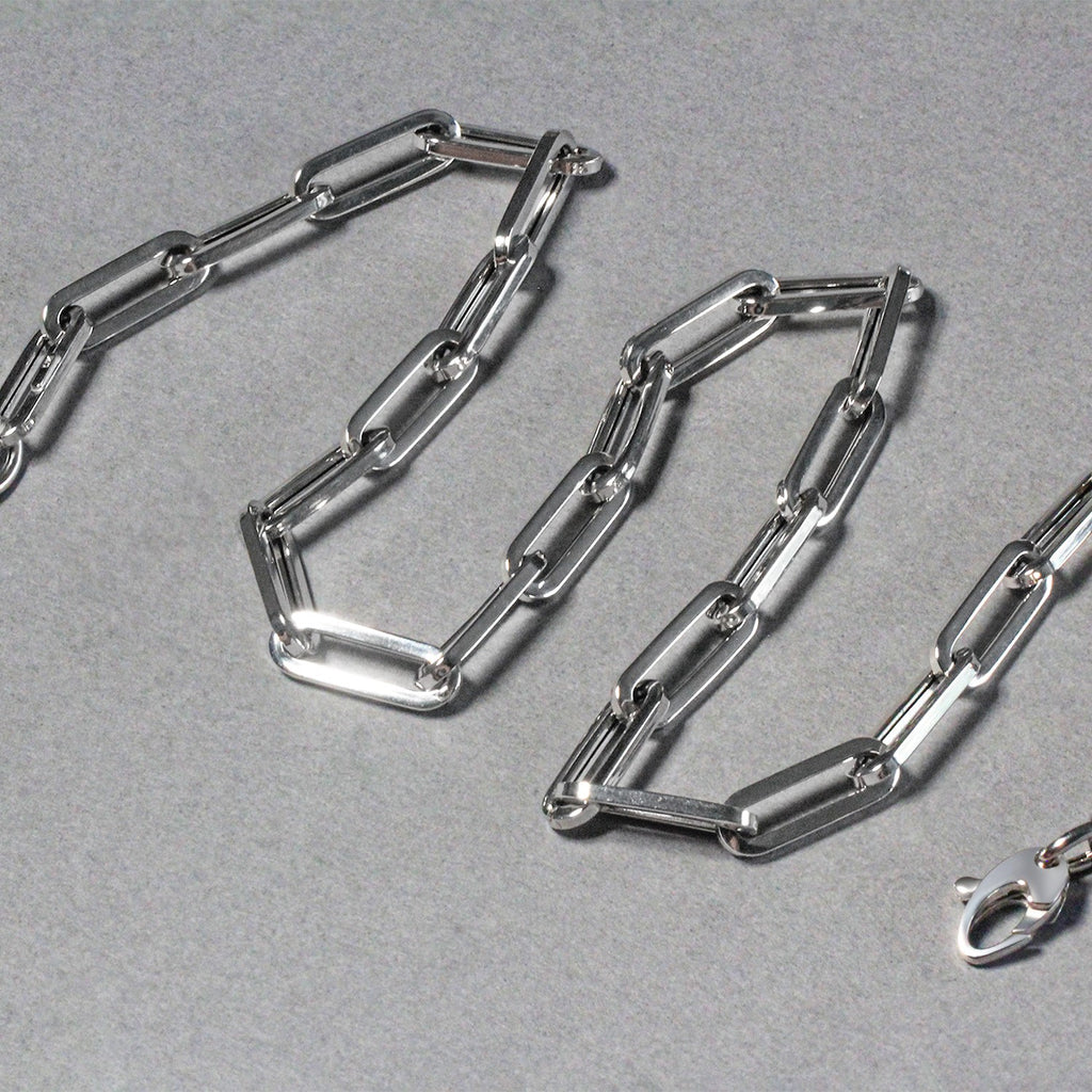 14K white gold wide paperclip chain, modern design with elegant round links, perfect for layering or standalone wear.