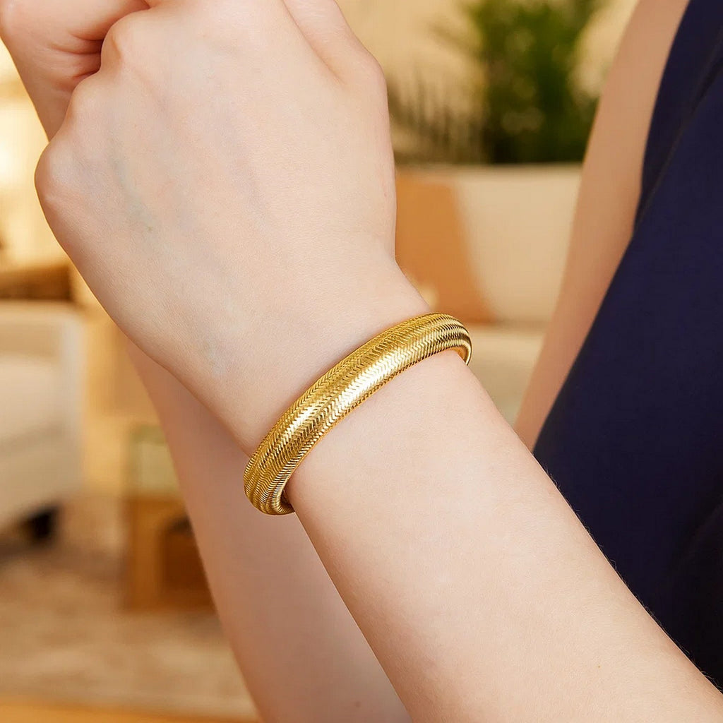 14K yellow gold large stretch mesh bracelet featuring a contemporary design and elegant link detail.