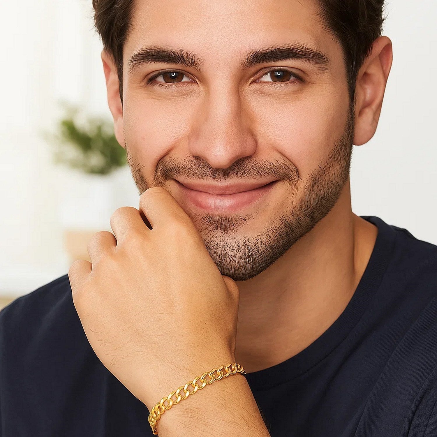 Elegant 10k yellow gold curb bracelet featuring a sleek chain design, perfect for luxurious everyday wear.