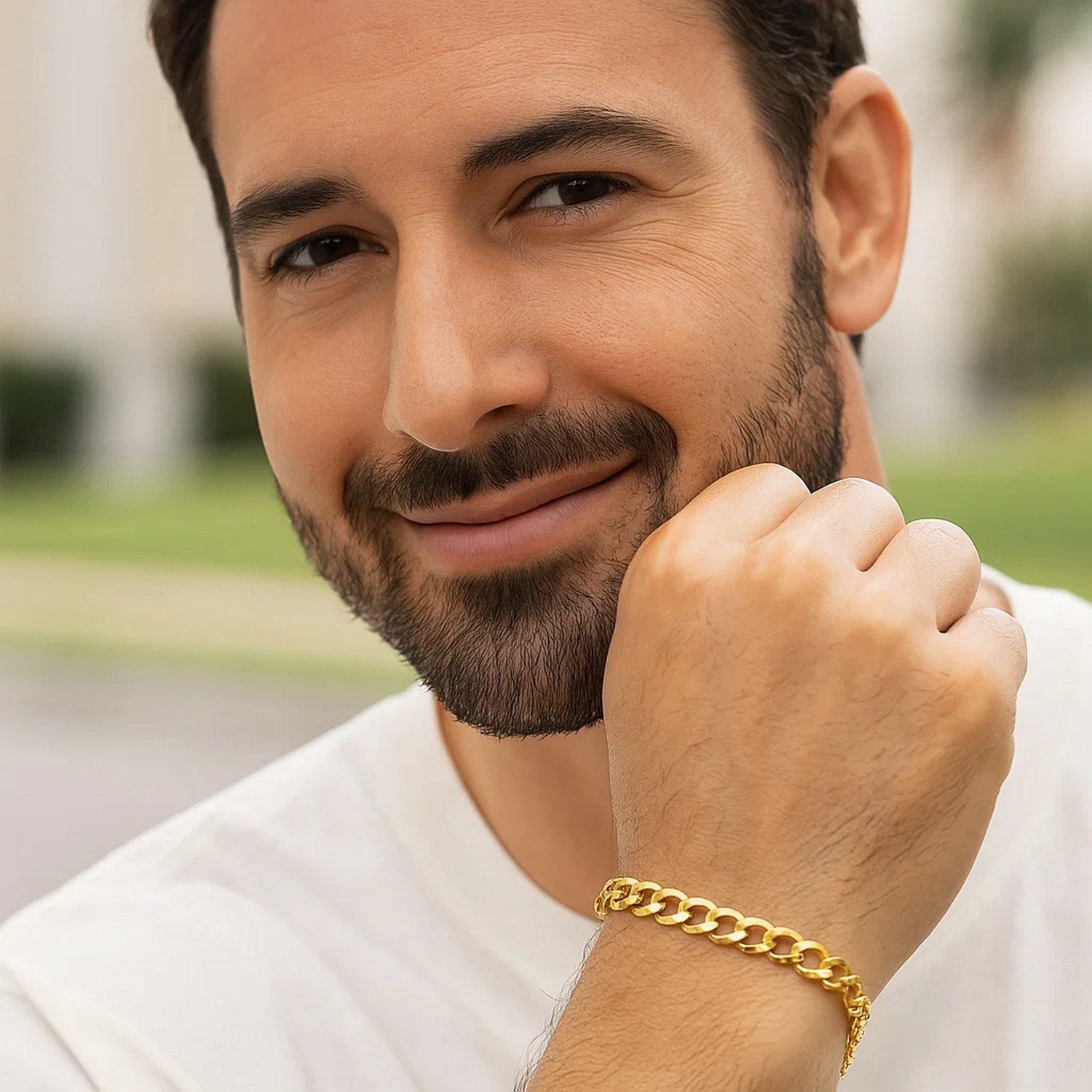 Elegant 10k yellow gold curb bracelet featuring a sleek chain design, perfect for luxurious everyday wear.