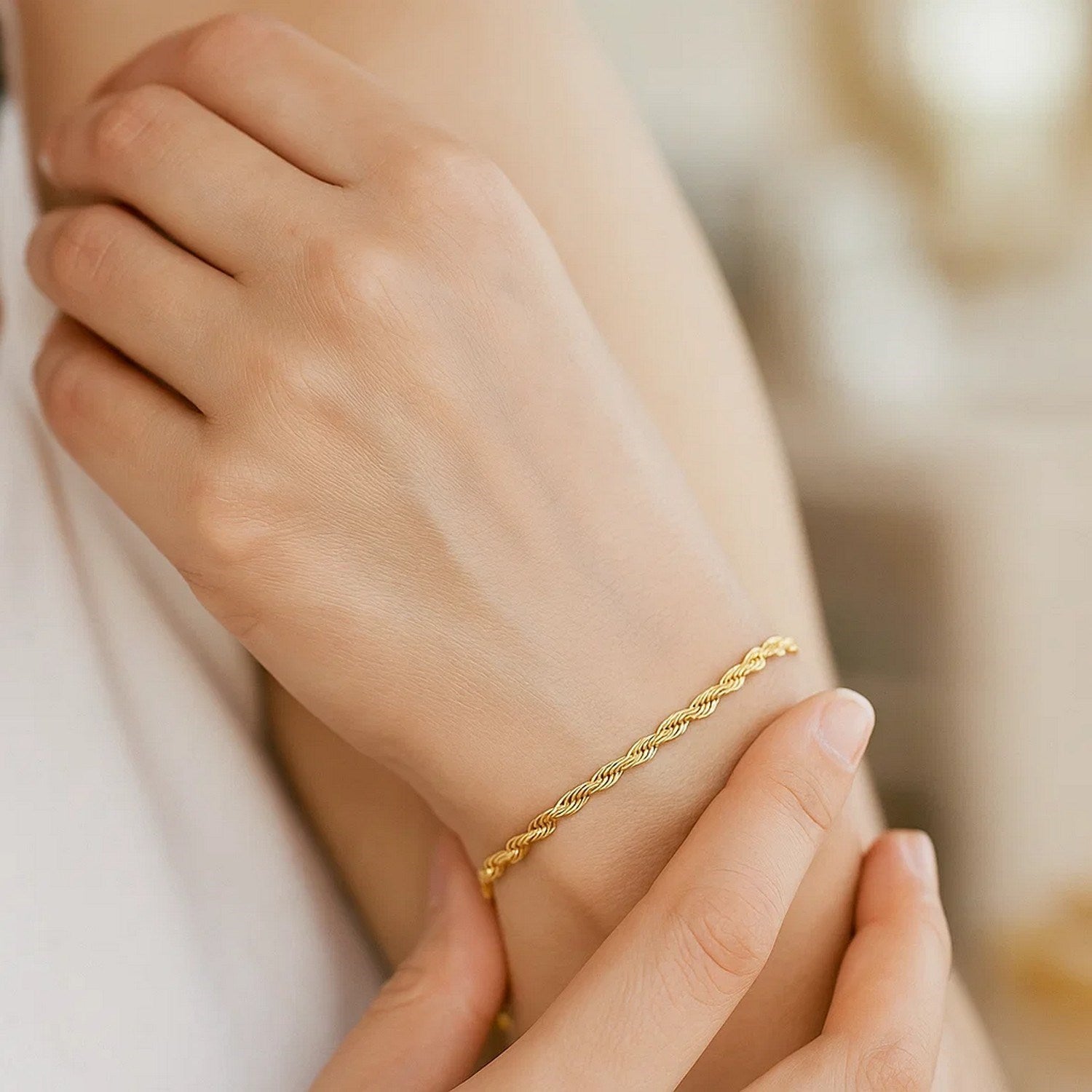 10k yellow gold solid diamond cut rope bracelet featuring a contemporary design and exquisite cushion cut details.