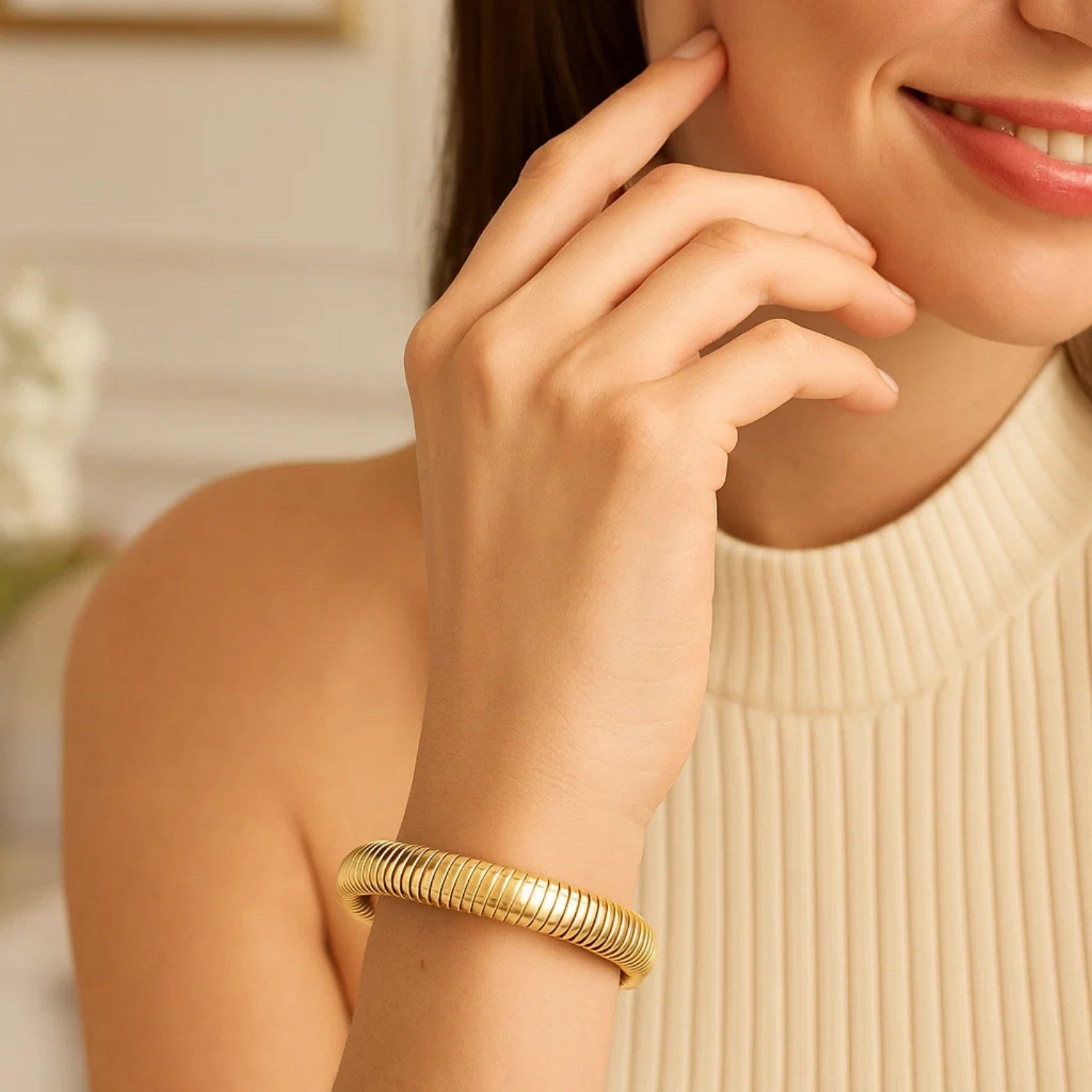 Modern Tubogas bracelet in luxurious 14K yellow gold, featuring a sleek 9.00 mm design for a sophisticated look.