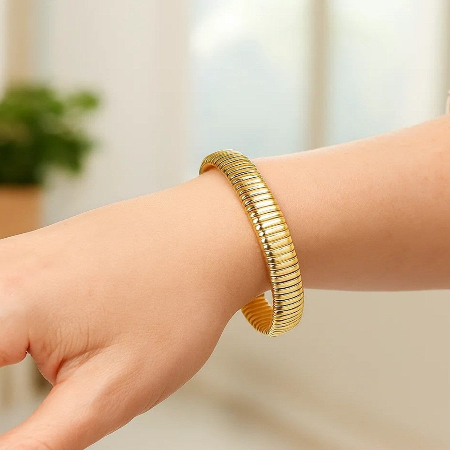 14k yellow gold Tubogas bracelet, modern design with a luxurious 9.00 mm width, showcasing exquisite craftsmanship.