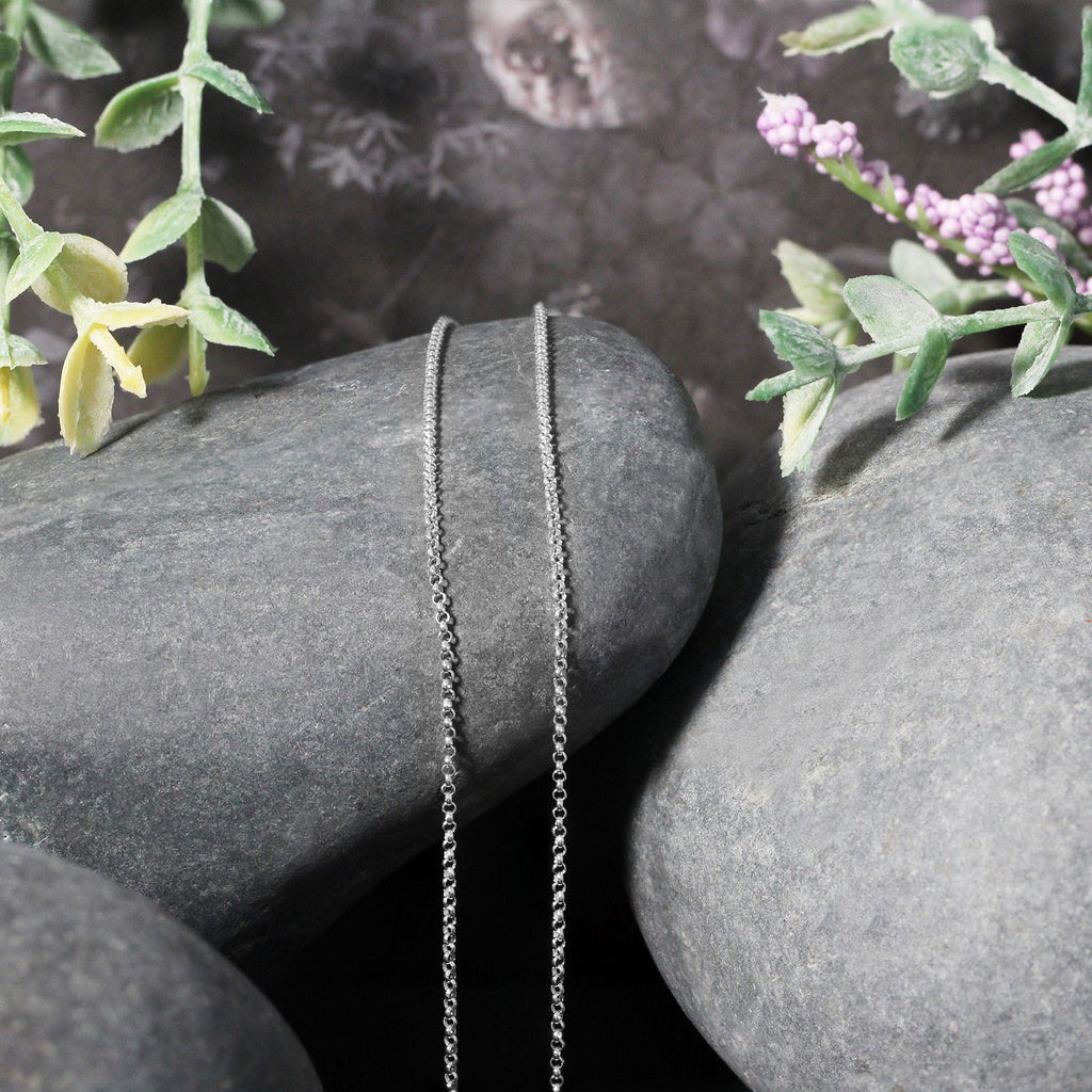 Contemporary 14k white gold diamond cut rolo chain, 1.10 mm, showcasing exquisite craftsmanship and elegance.