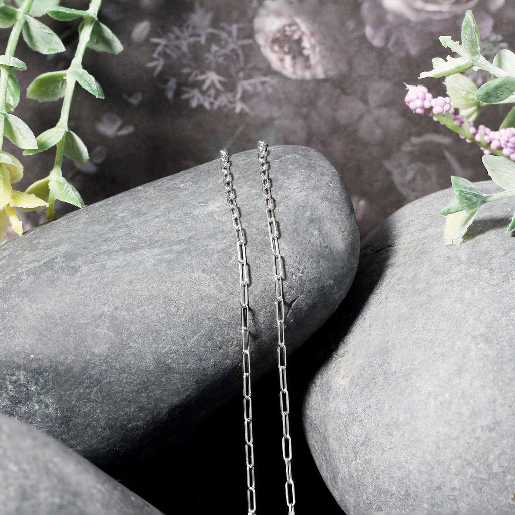 14k white gold adjustable paperclip chain featuring sleek links for a modern, elegant look. Perfect for layering.