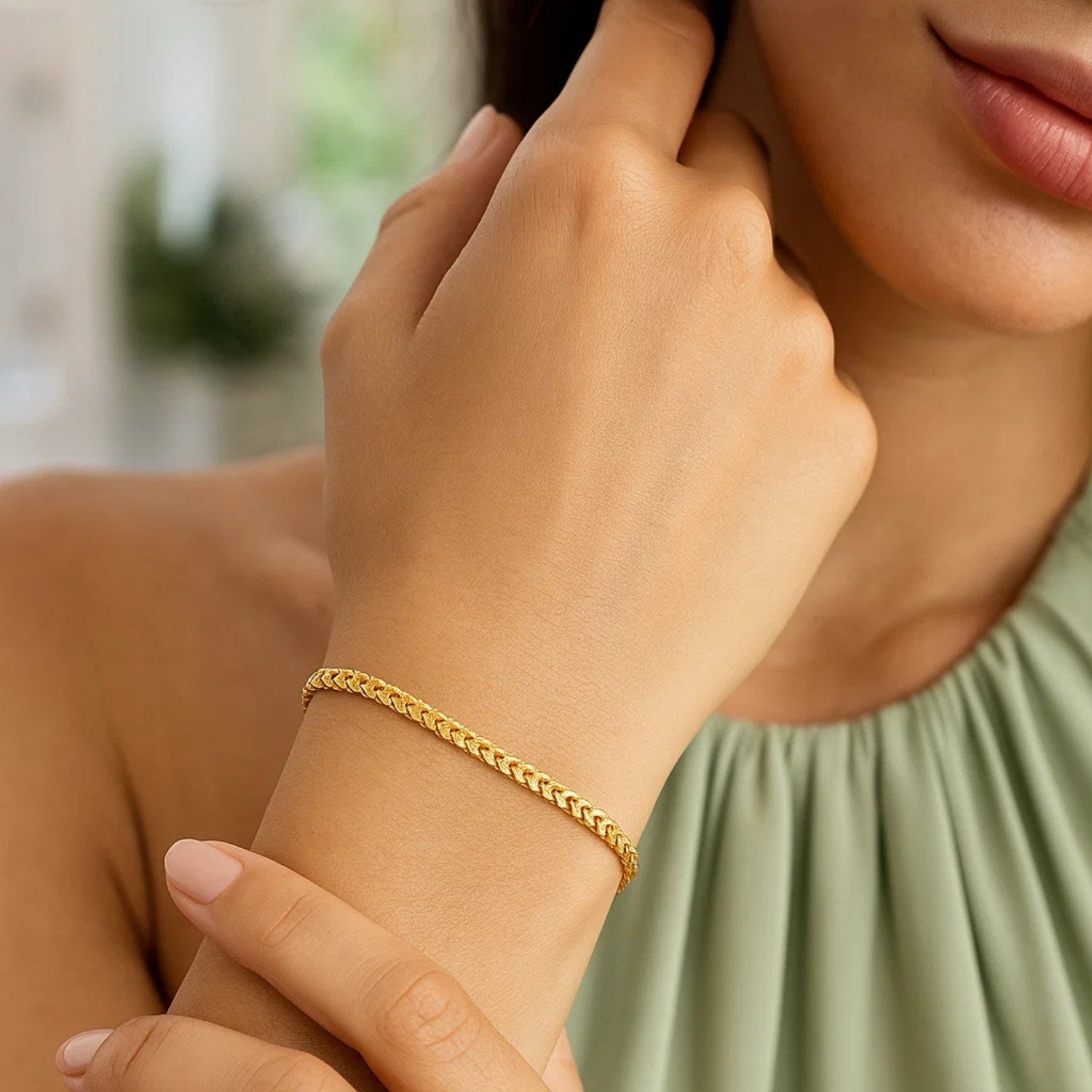 14k yellow gold diamond cut round Franco bracelet, elegant chain design, showcasing luxurious craftsmanship and style.