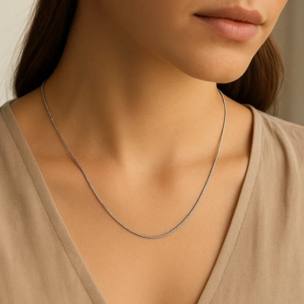 Klassisk bokskjede i 14 karat hvitt gull (0,45 mm)