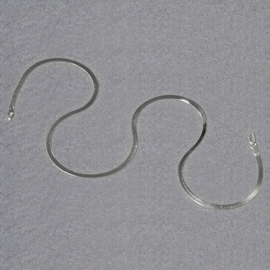 14k white gold super flex herringbone chain, 2.80 mm, showcasing a classic, elegant design for luxury jewelry lovers.
