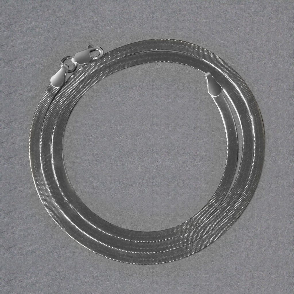 14k white gold super flex herringbone chain, 2.80 mm, showcasing a classic round design for timeless elegance.