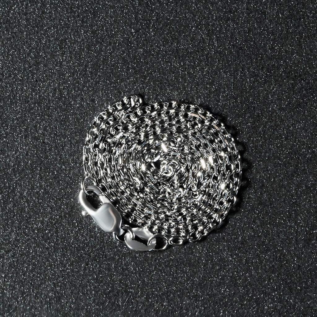 Elegant 18k white gold diamond cut cable link chain, 1.40 mm, showcasing luxurious round links and refined craftsmanship.