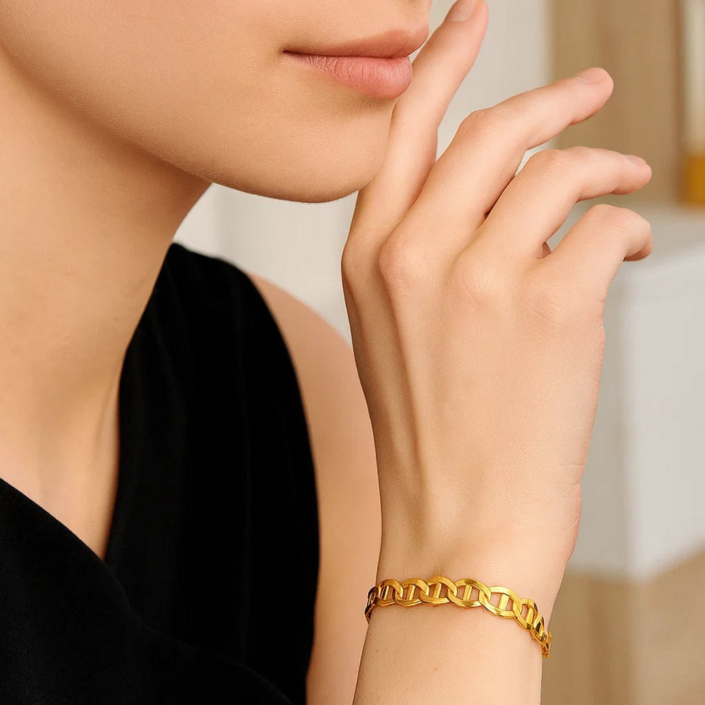 10k yellow gold mariner link bracelet featuring modern chain design, perfect for elegant everyday wear.
