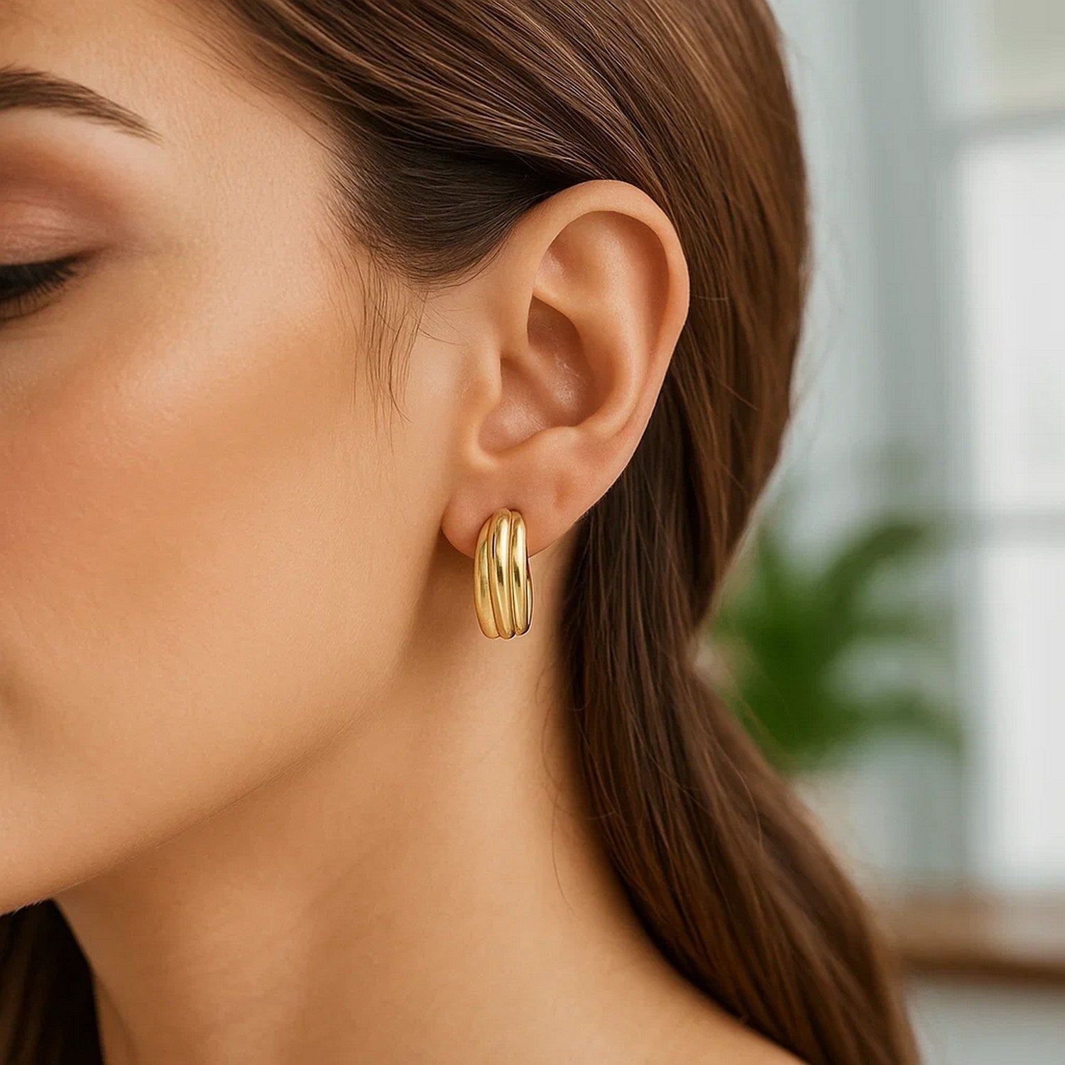 Elegant 14k yellow gold ribbed hoop earrings showcasing a refined design for a luxurious statement.