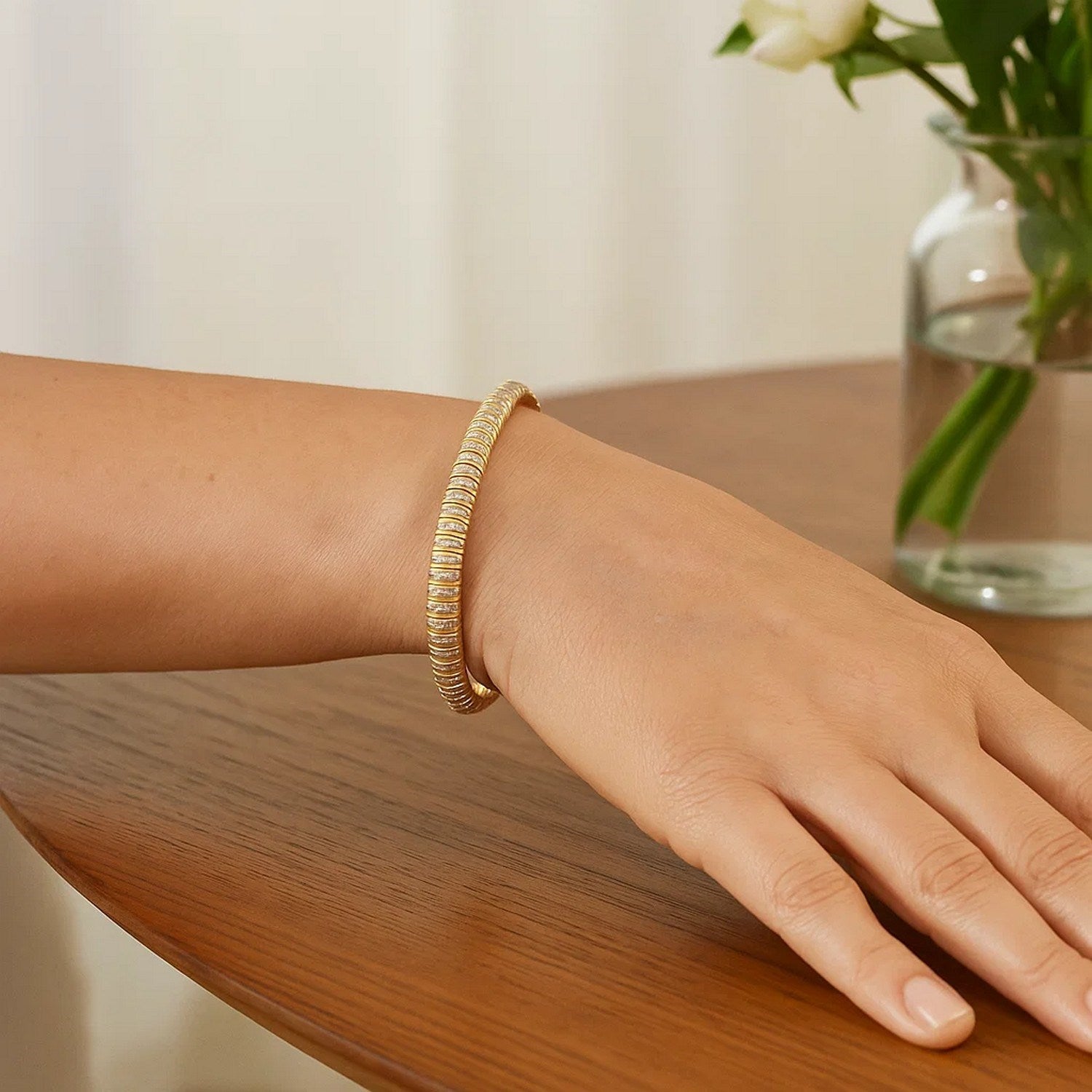 Elegant 14k yellow gold flex bracelet featuring round diamonds in a refined chain design, perfect for luxury occasions.