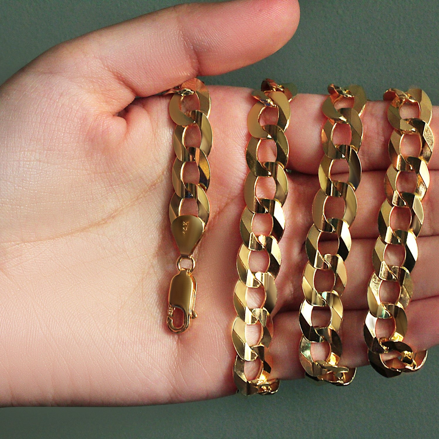 14k yellow gold solid curb chain with modern links, showcasing elegance and luxury in every detail.