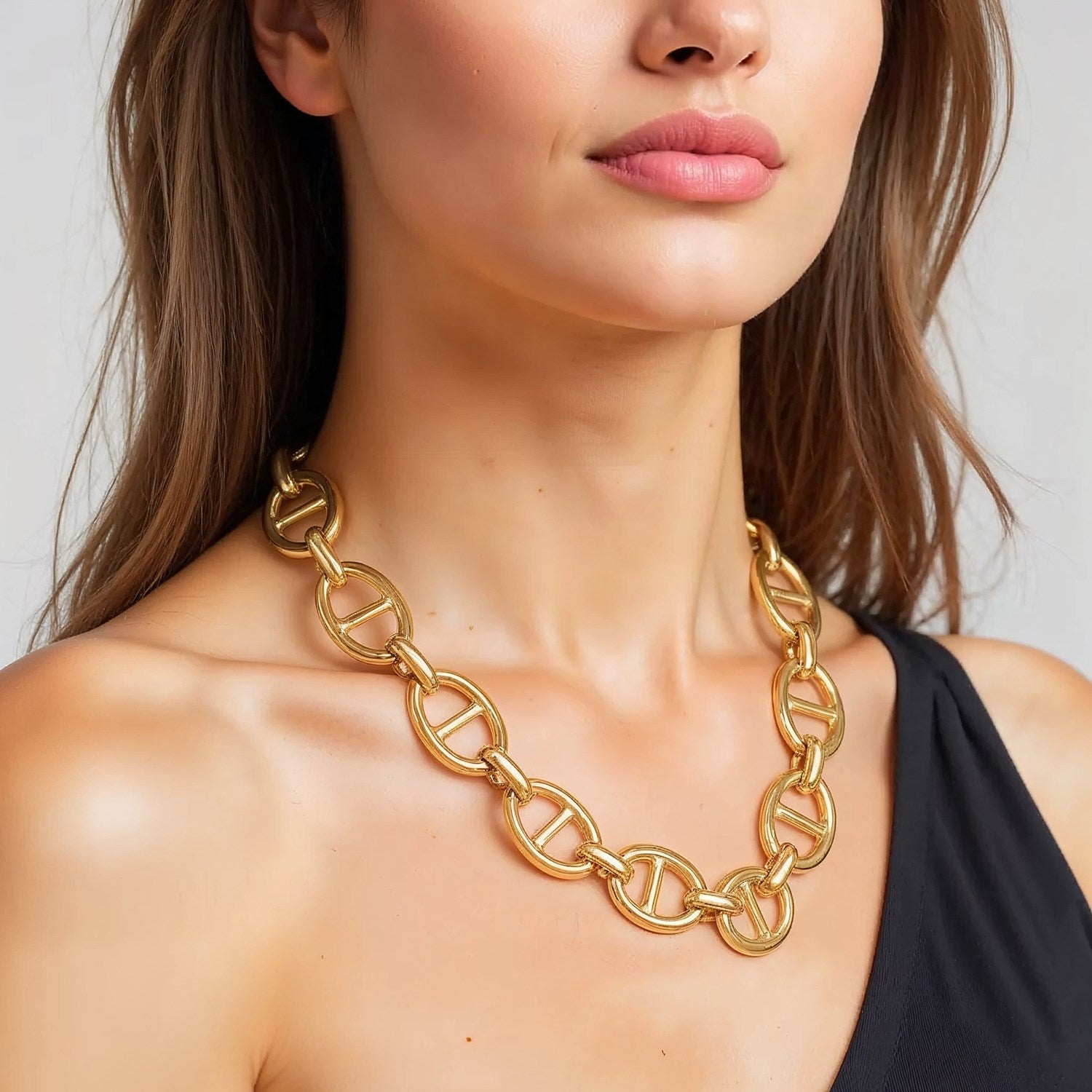 14k yellow gold high polish oval mariner link necklace, elegantly designed with a luxurious chain for refined style.