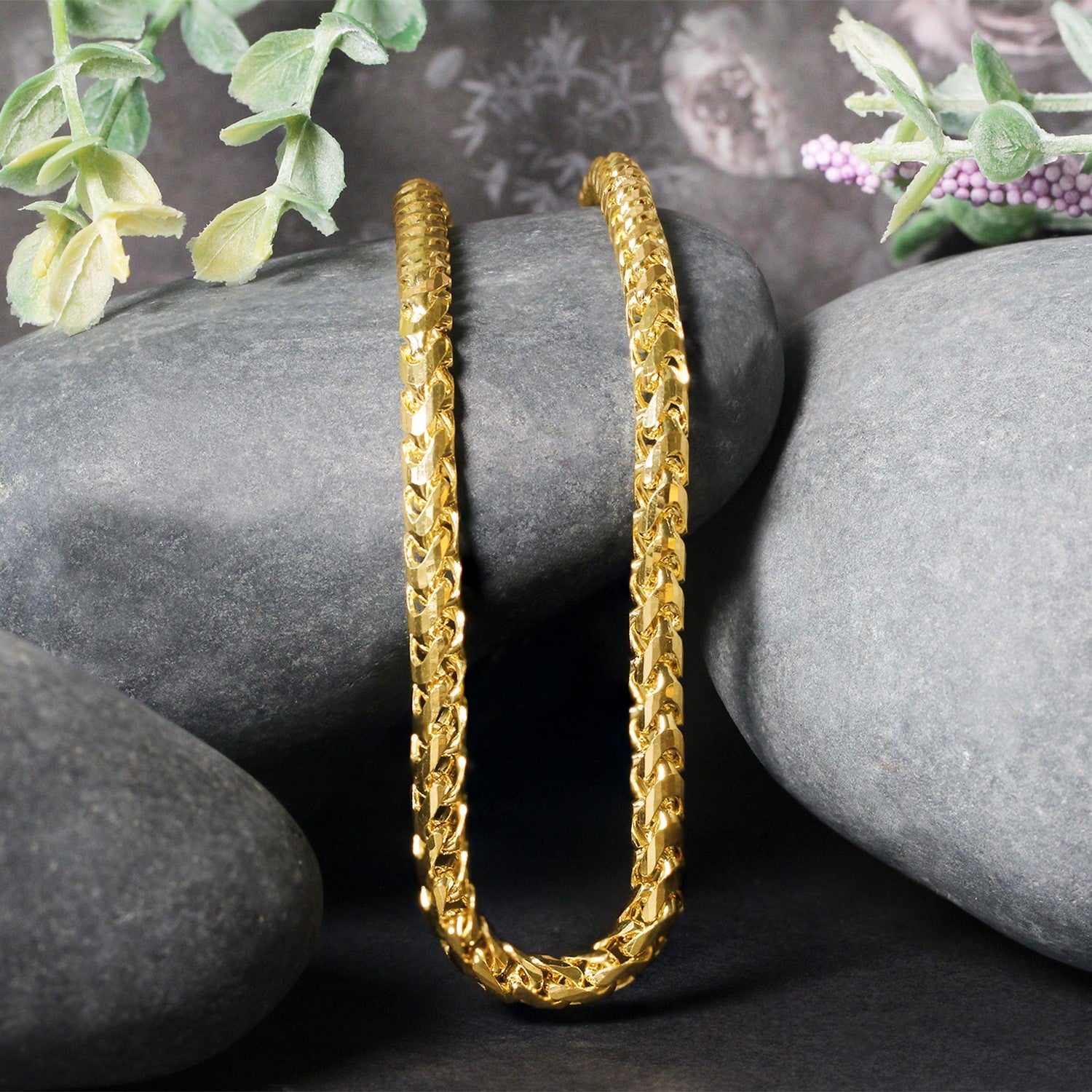 14k yellow gold diamond cut round Franco chain, 4.60 mm, showcasing contemporary elegance and luxurious craftsmanship.