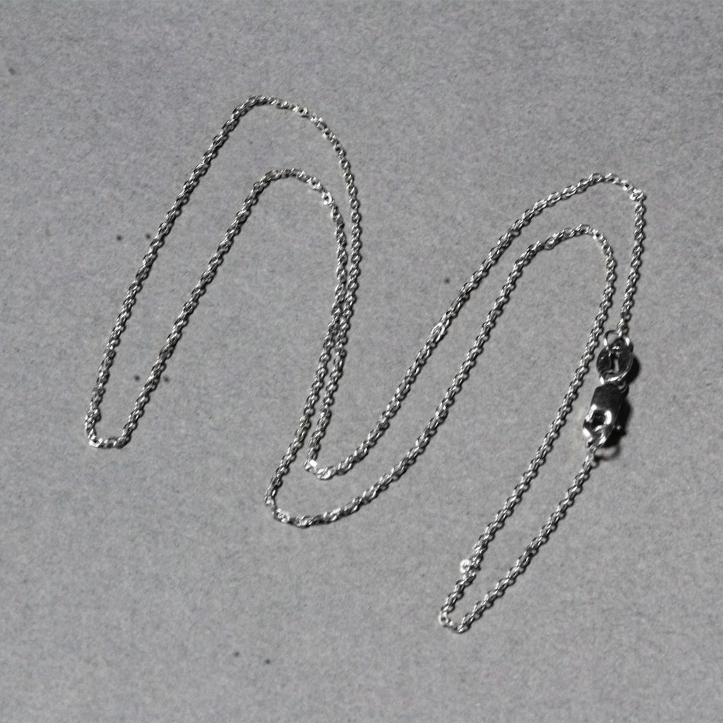 18k white gold diamond cut cable link chain featuring contemporary design and exquisite craftsmanship, perfect for layering.