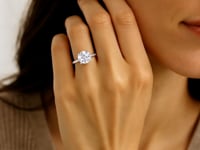 Кольцо с одиночным бриллиантом круглой формы весом 3 карата