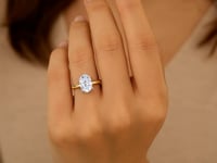 Кольцо с одиночным бриллиантом овальной формы весом 3 карата