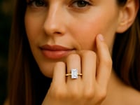 Кольцо с одиночным бриллиантом IGI G/VS1 весом 5 карат и изумрудом