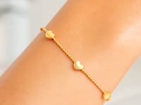 14 Karat Gelbgold-Armband mit Herz-Station-Perlen