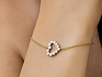 Элегантный браслет из жёлтого золота 14k с маленьким бриллиантом в форме сердца