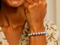 Rodiumpläterat sterlingsilverarmband med djärva pärlor (10,00 mm)